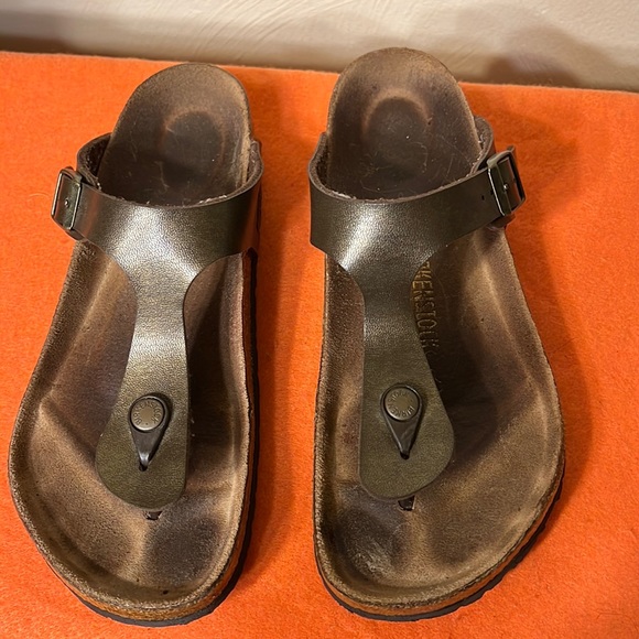 Birkenstock Gizeh bronze sandals 8/Euro 39 - Picture 1 of 12
